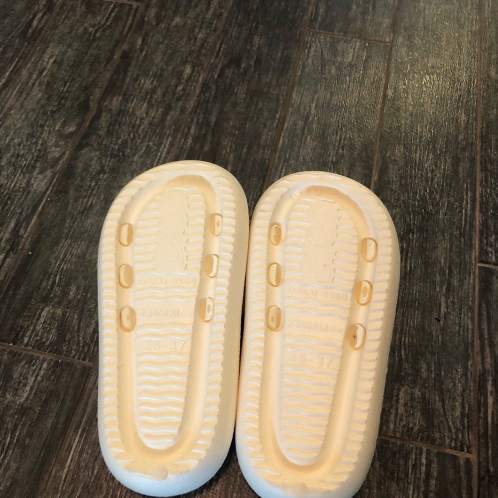 Talulah pink checkered slides